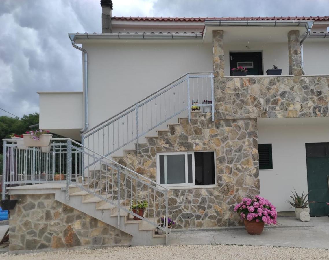 Apartman Lucia Bilice Bagian luar foto